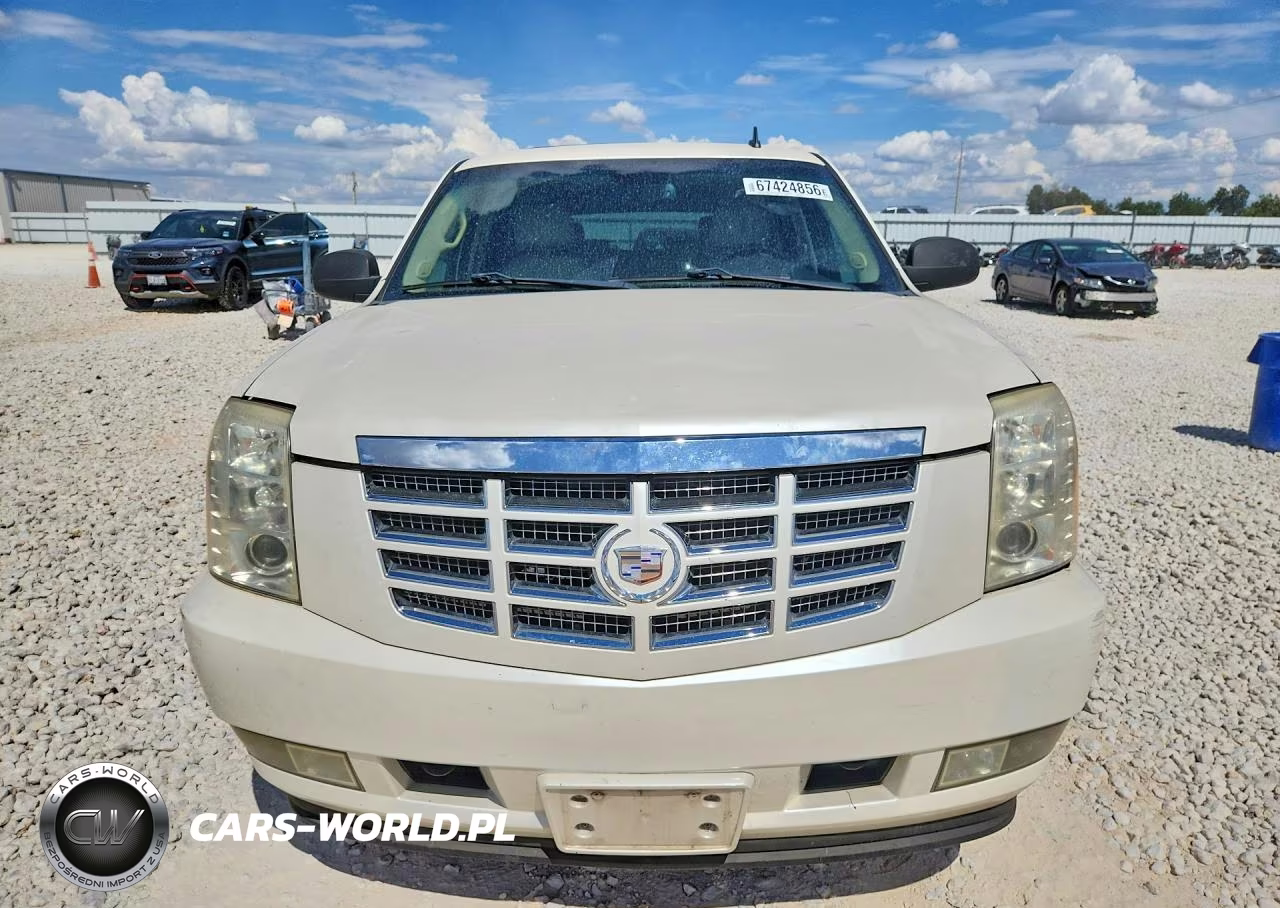 2008 Cadillac Escalade Luxury VIN:1GYEC638X8R236741 - 5