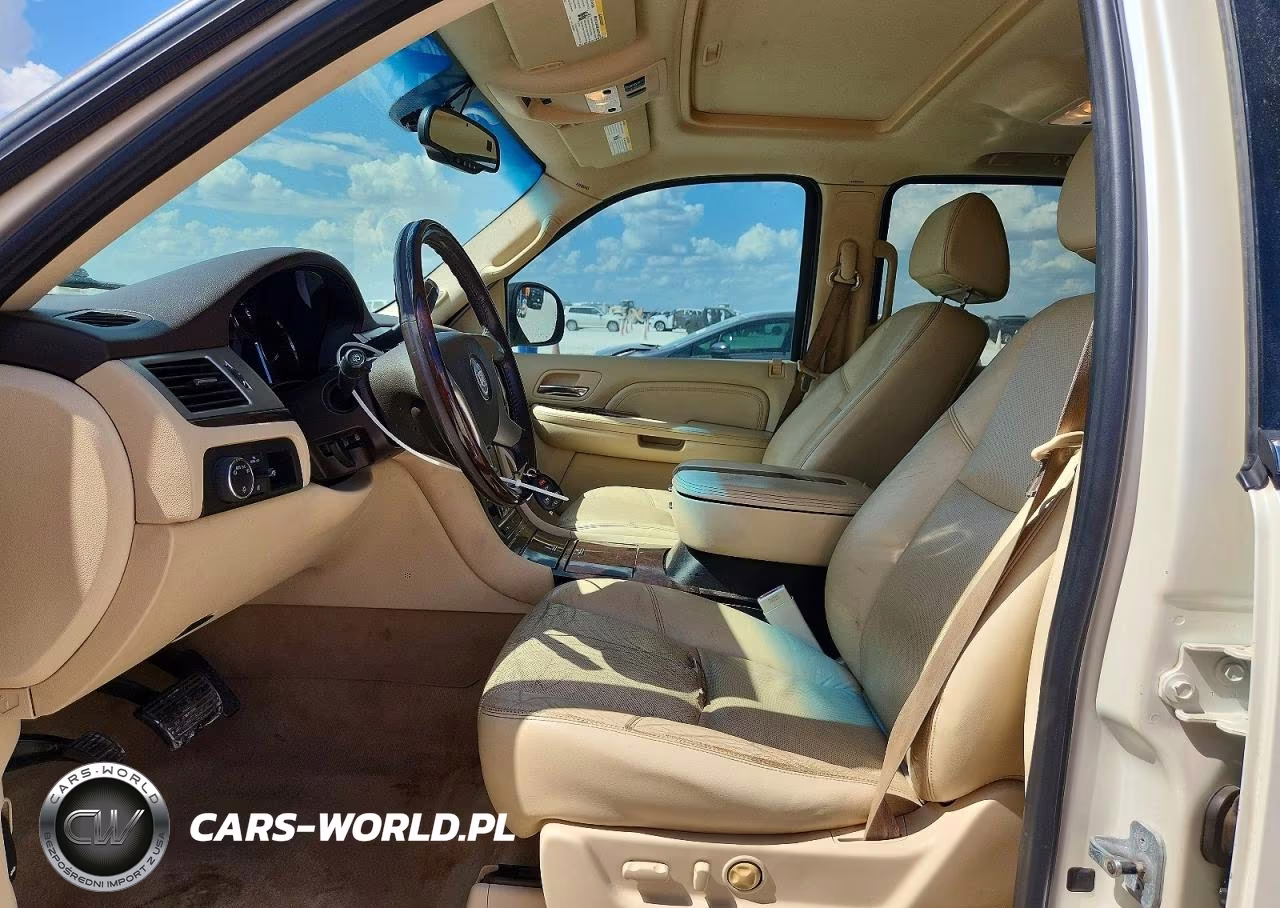 2008 Cadillac Escalade Luxury VIN:1GYEC638X8R236741 - 7