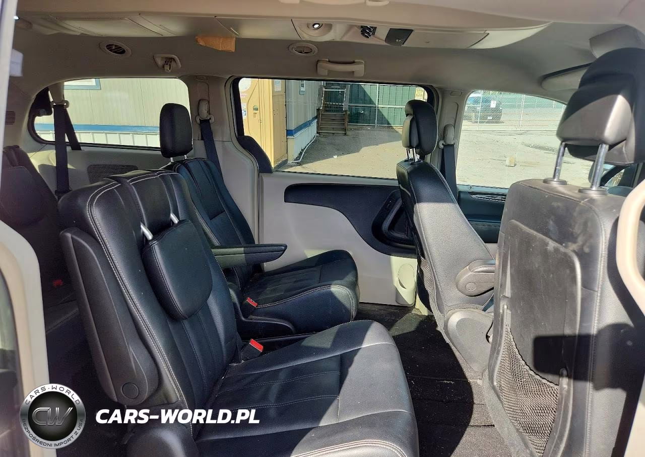 2016 Chrysler Town & Country Touring VIN:2C4RC1BG0GR246299 - 11