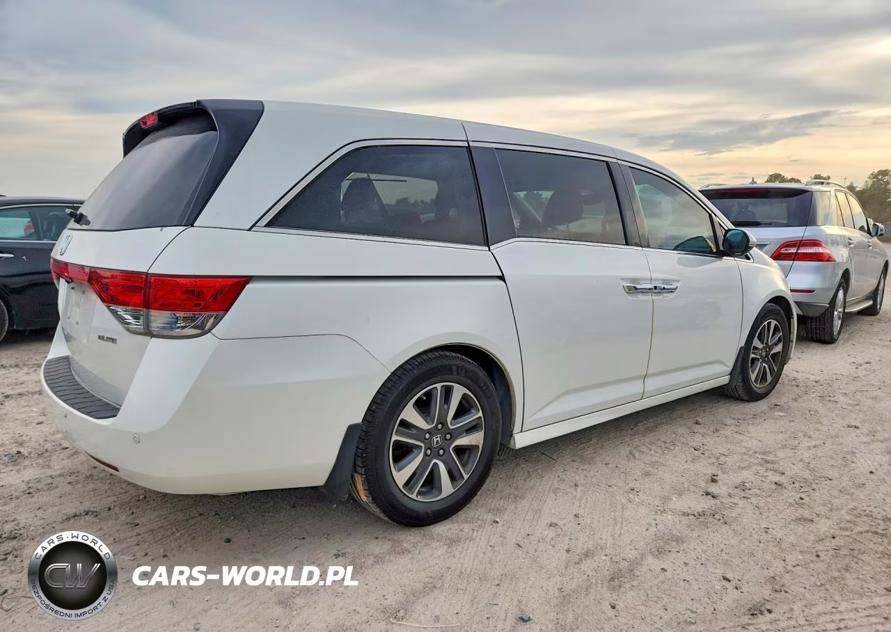 2014 Honda Odyssey Touring VIN:5FNRL5H97EB050367 - 3