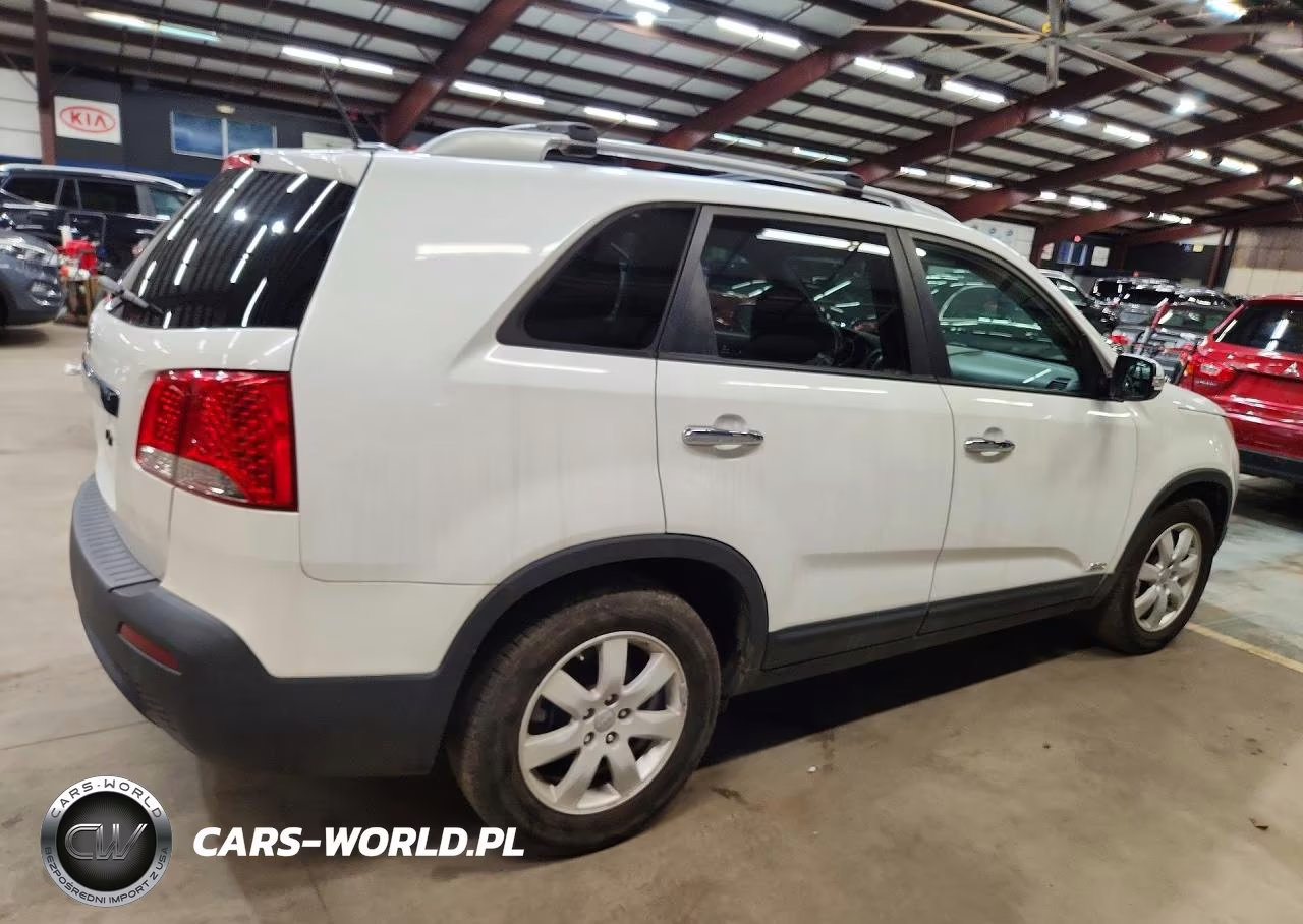2013 Kia Sorento Lx VIN:5XYKTDA22DG325594 - 3