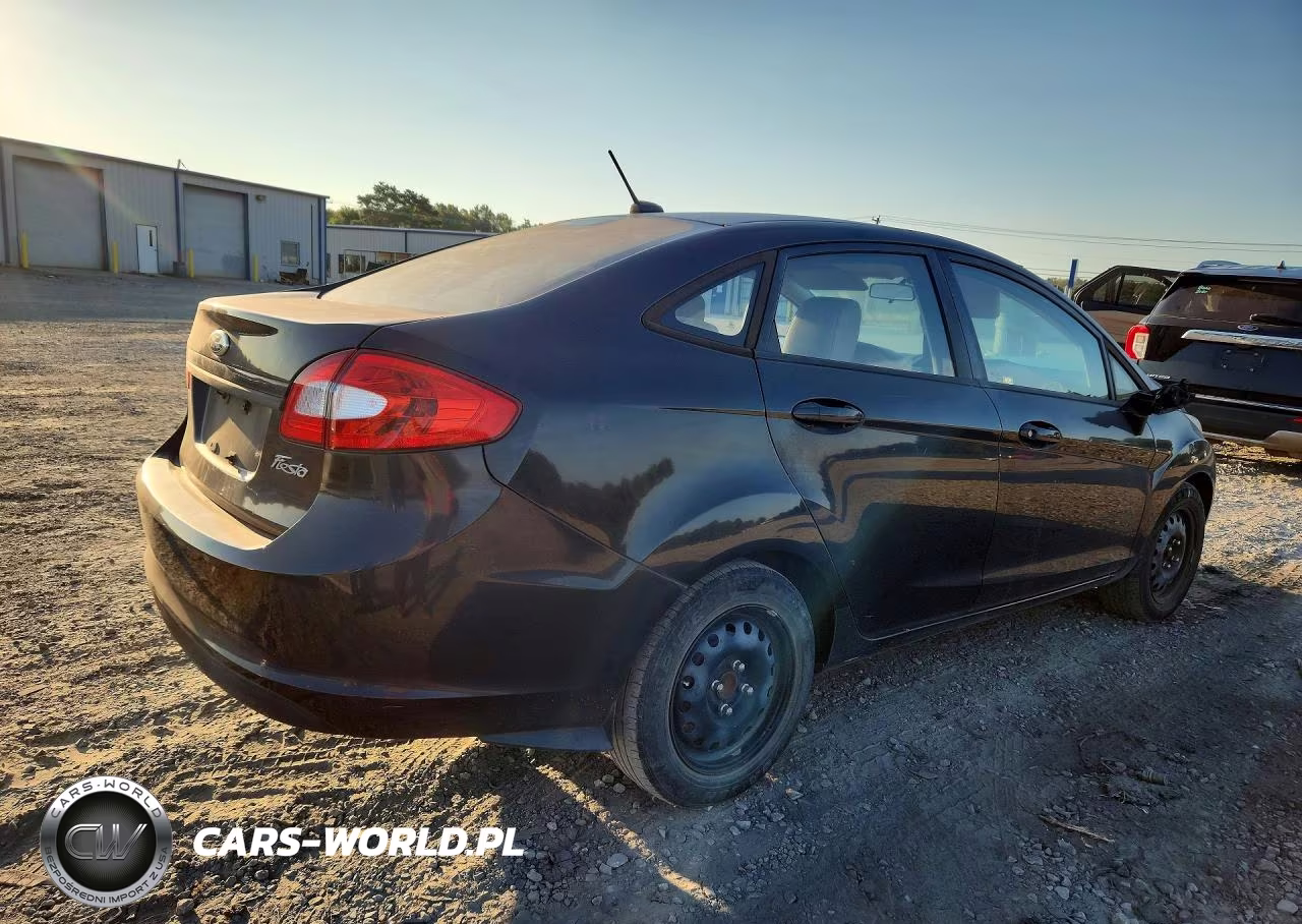 2013 Ford Fiesta S VIN:3FADP4AJXDM191639 - 3