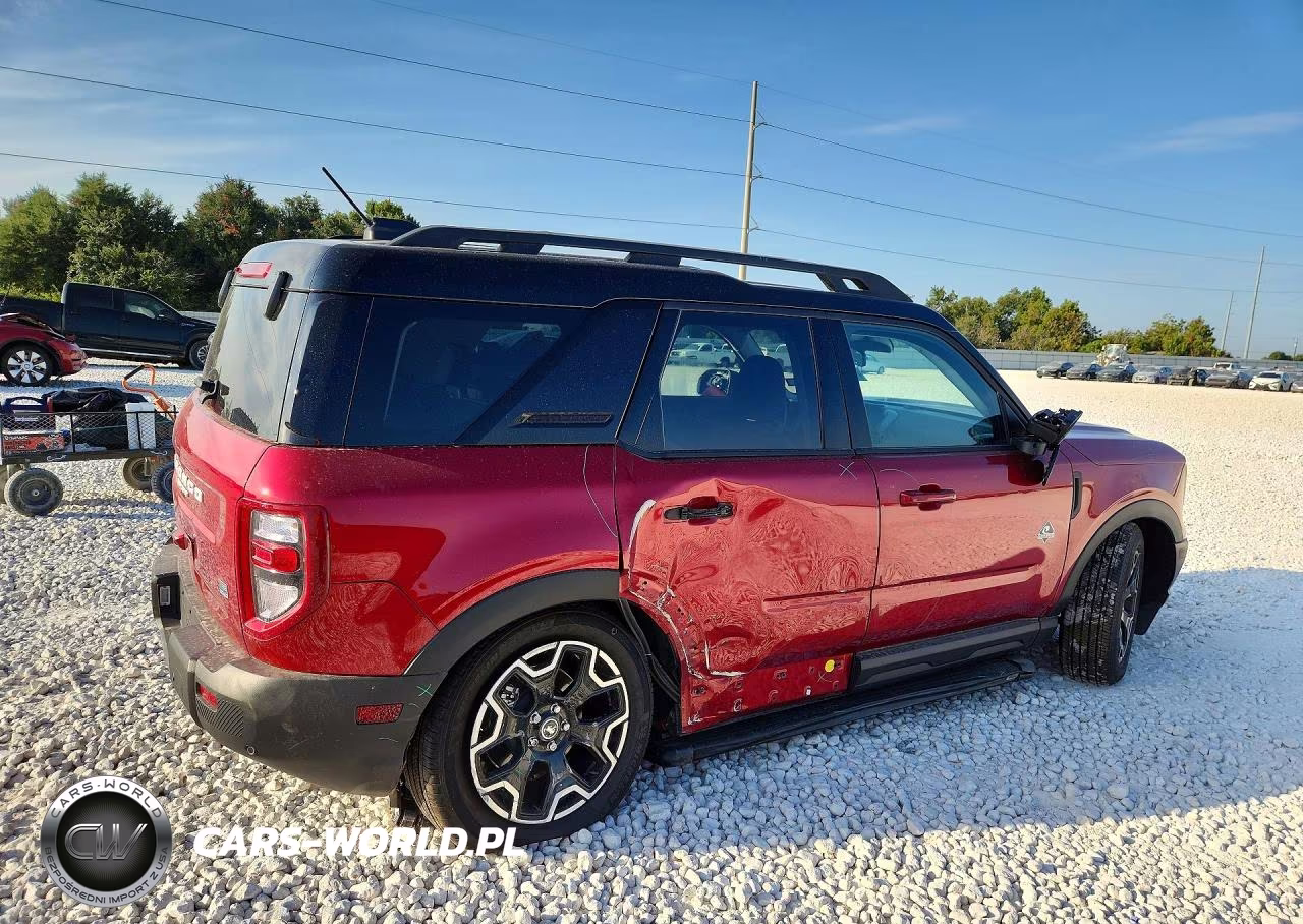 2025 Ford Bronco Sport Outer Banks VIN:3FMCR9CN2SRF35960 - 3