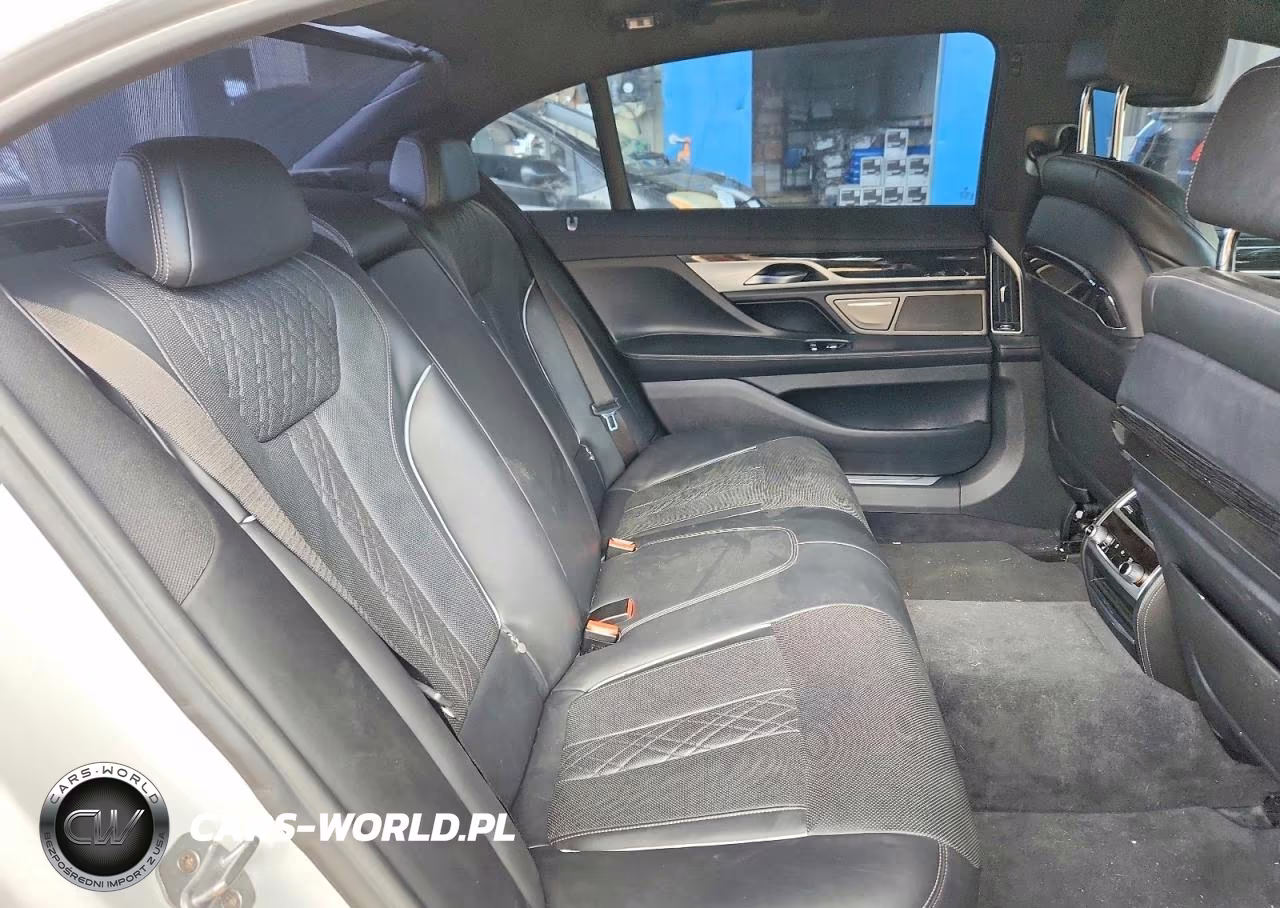 2019 BMW 750 Xi VIN:WBA7F2C50KB240444 - 10