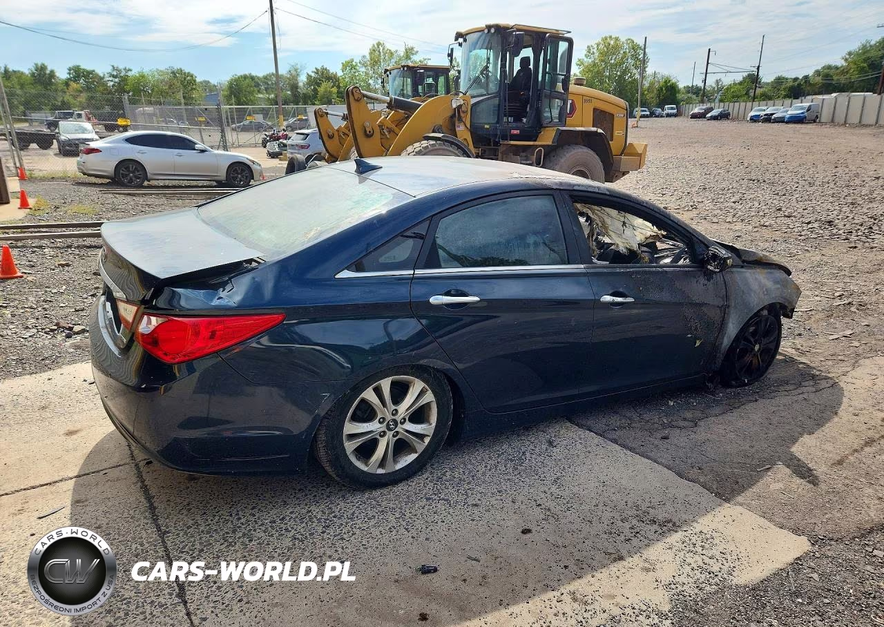 2011 Hyundai Sonata Limited VIN:5NPEC4AC1BH160861 - 3