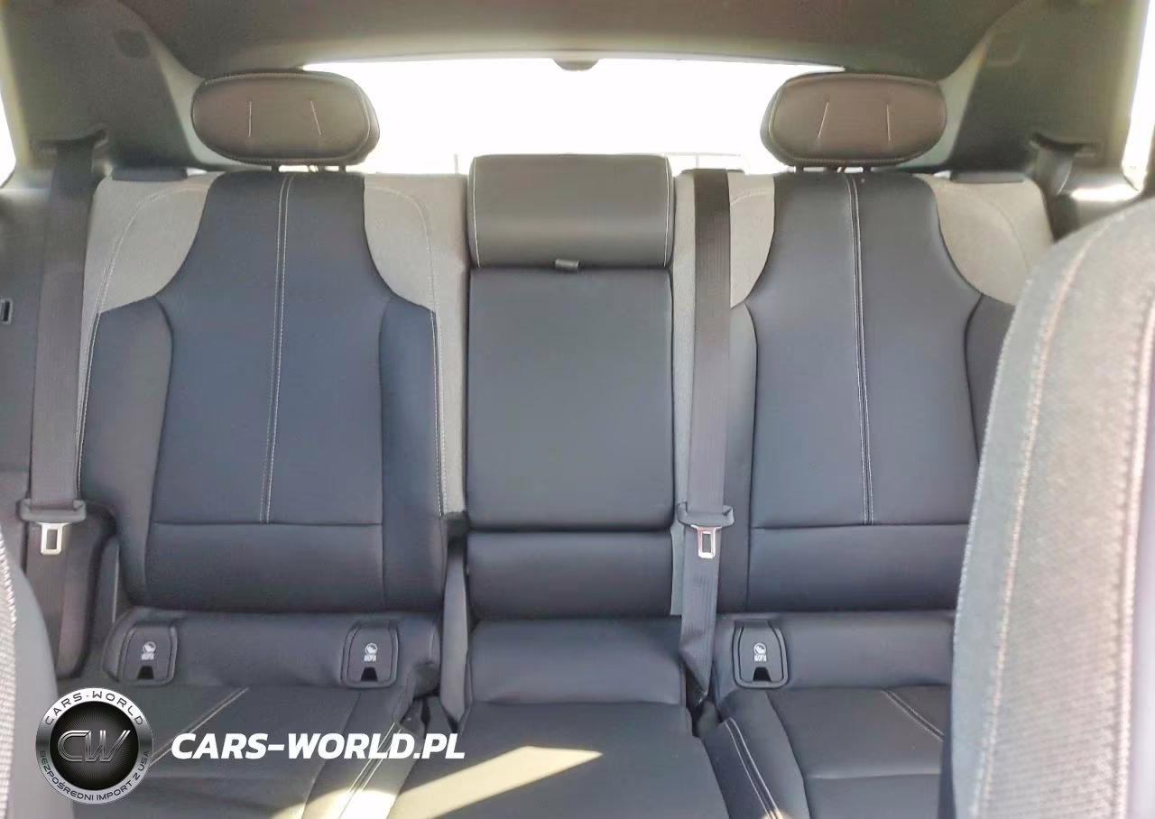 2024 Cadillac Lyriq Tech VIN:1GYKPMRK9RZ136954 - 10