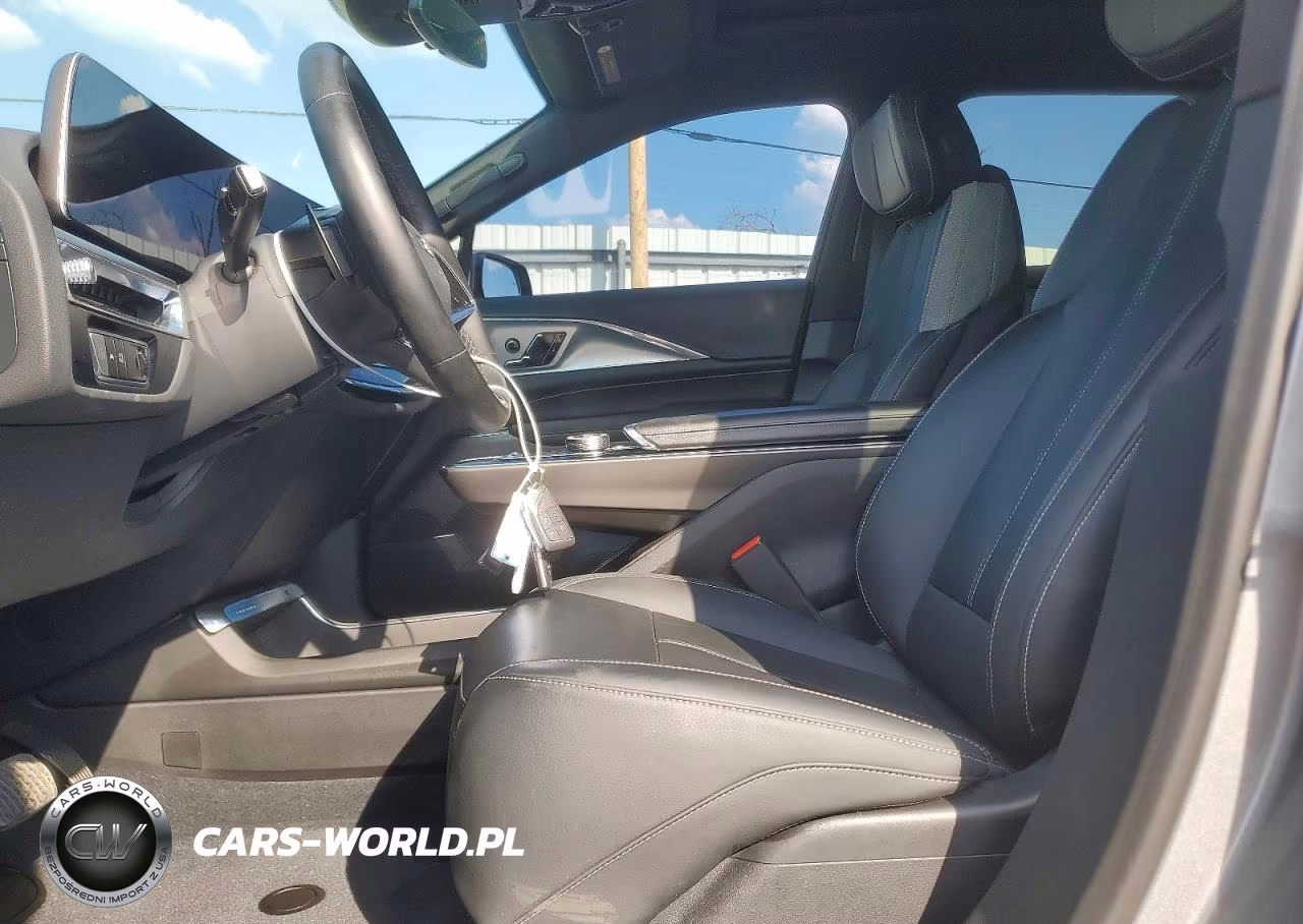 2024 Cadillac Lyriq Tech VIN:1GYKPMRK9RZ136954 - 7