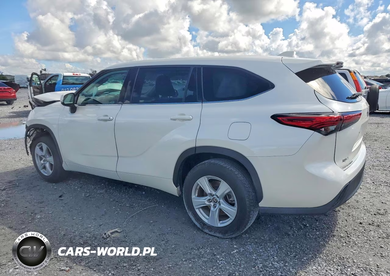 2021 Toyota Highlander Le VIN:5TDZZRAH8MS526014 - 2