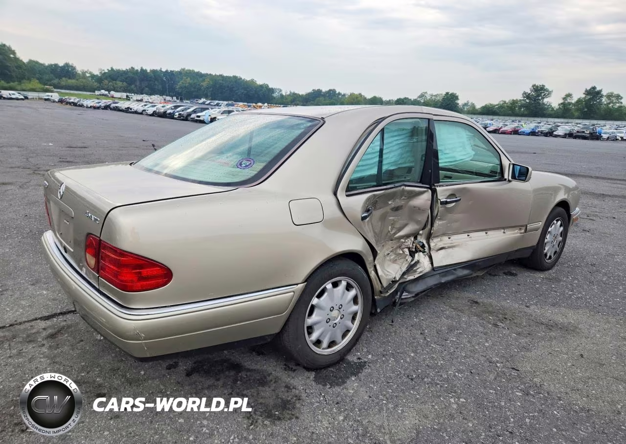 1999 Mercedes-Benz E 320 4Matic VIN:WDBJF82H8XX020856 - 3