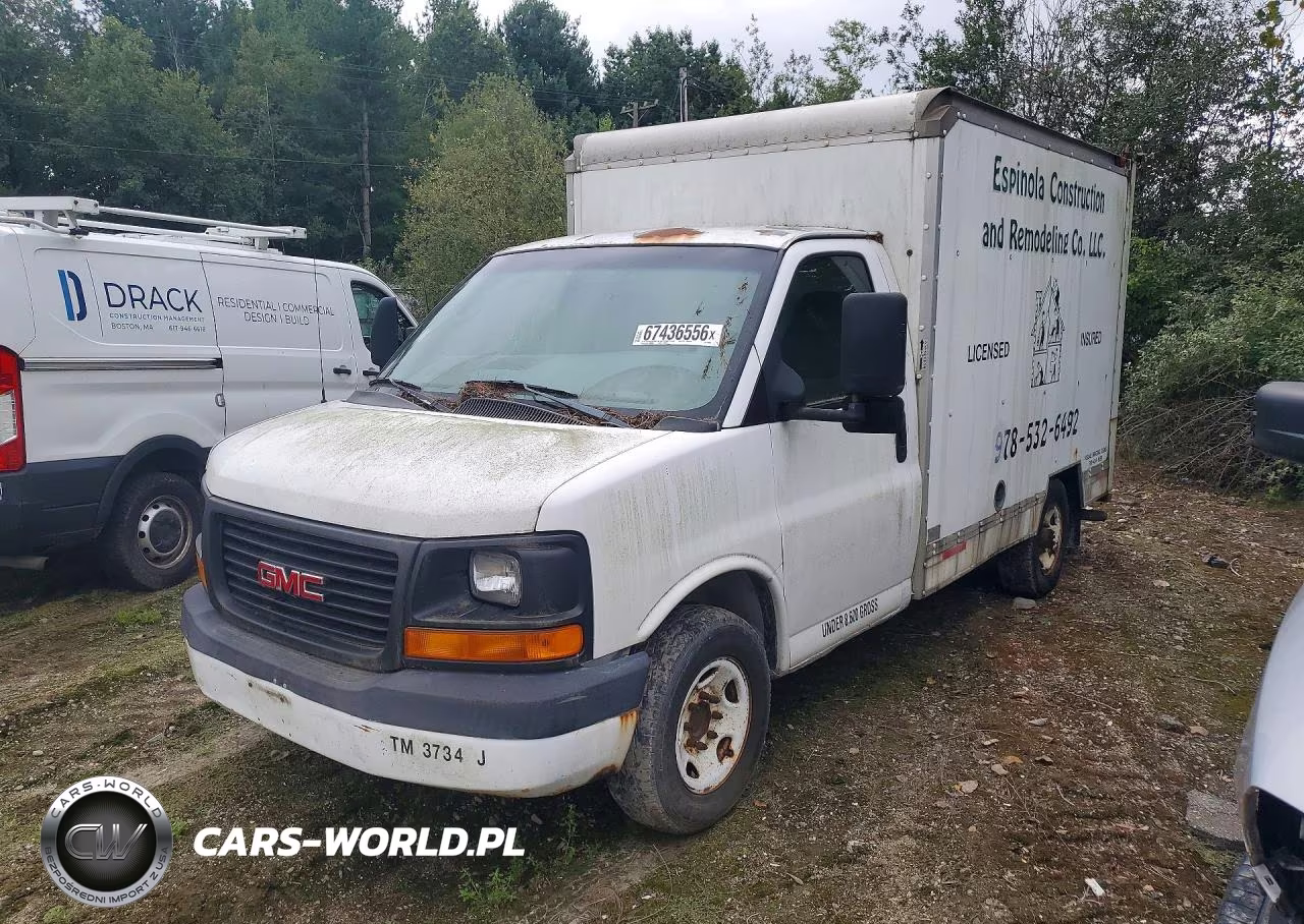 2004 GMC Savana Box Truck