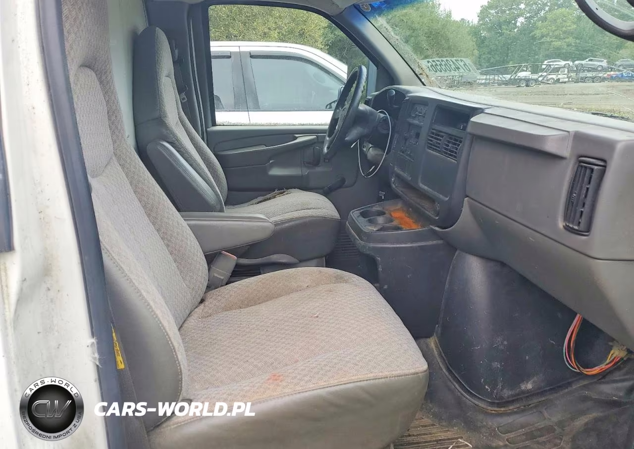 2004 GMC Savana Box Truck VIN:1GDGG31V941903894 - 10