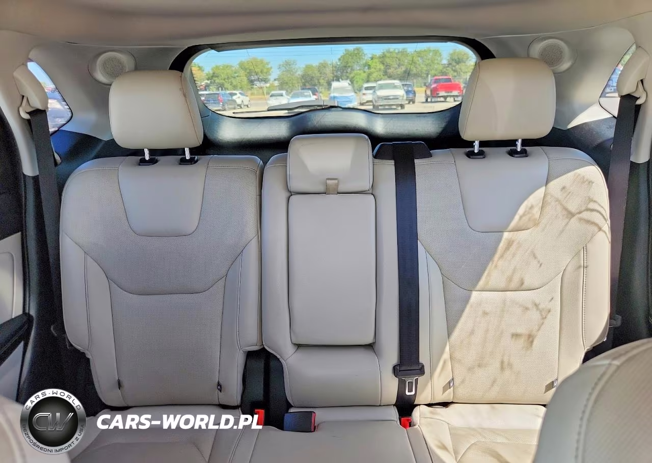 2019 Ford Edge Titanium VIN:2FMPK3K9XKBC19566 - 10