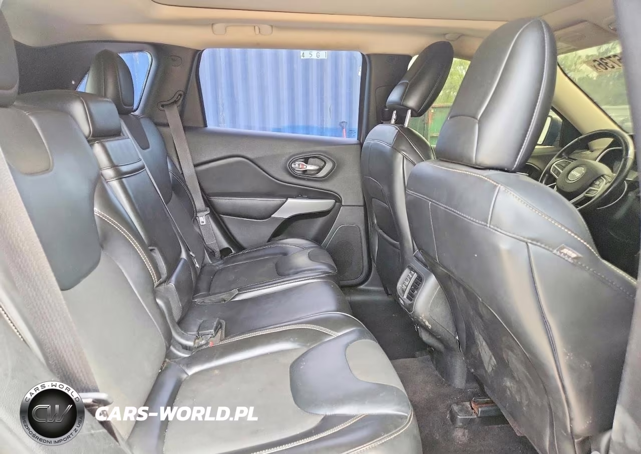 2018 Jeep Cherokee Latitude Plus VIN:1C4PJLLX0JD524989 - 11