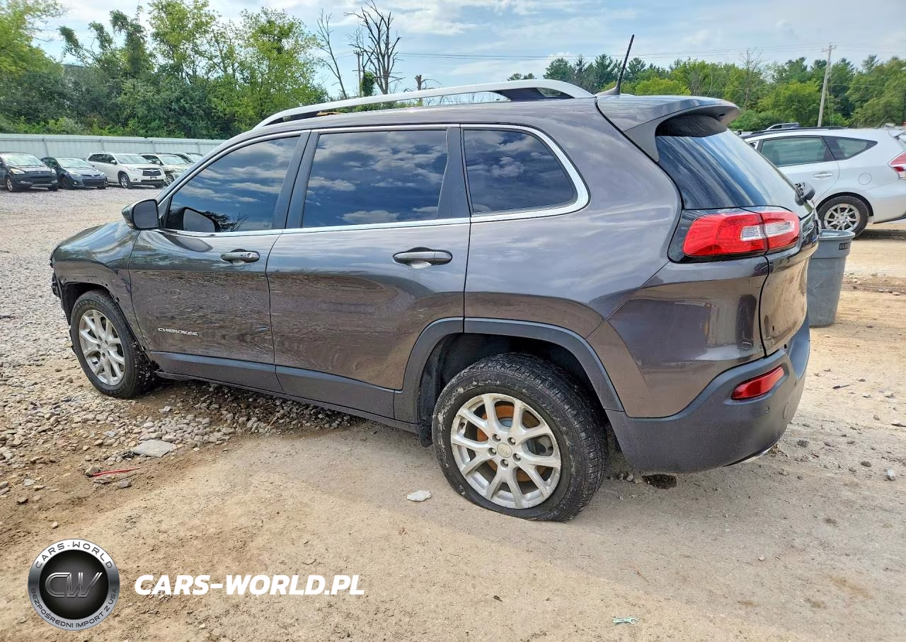 2018 Jeep Cherokee Latitude Plus VIN:1C4PJLLX0JD524989 - 2