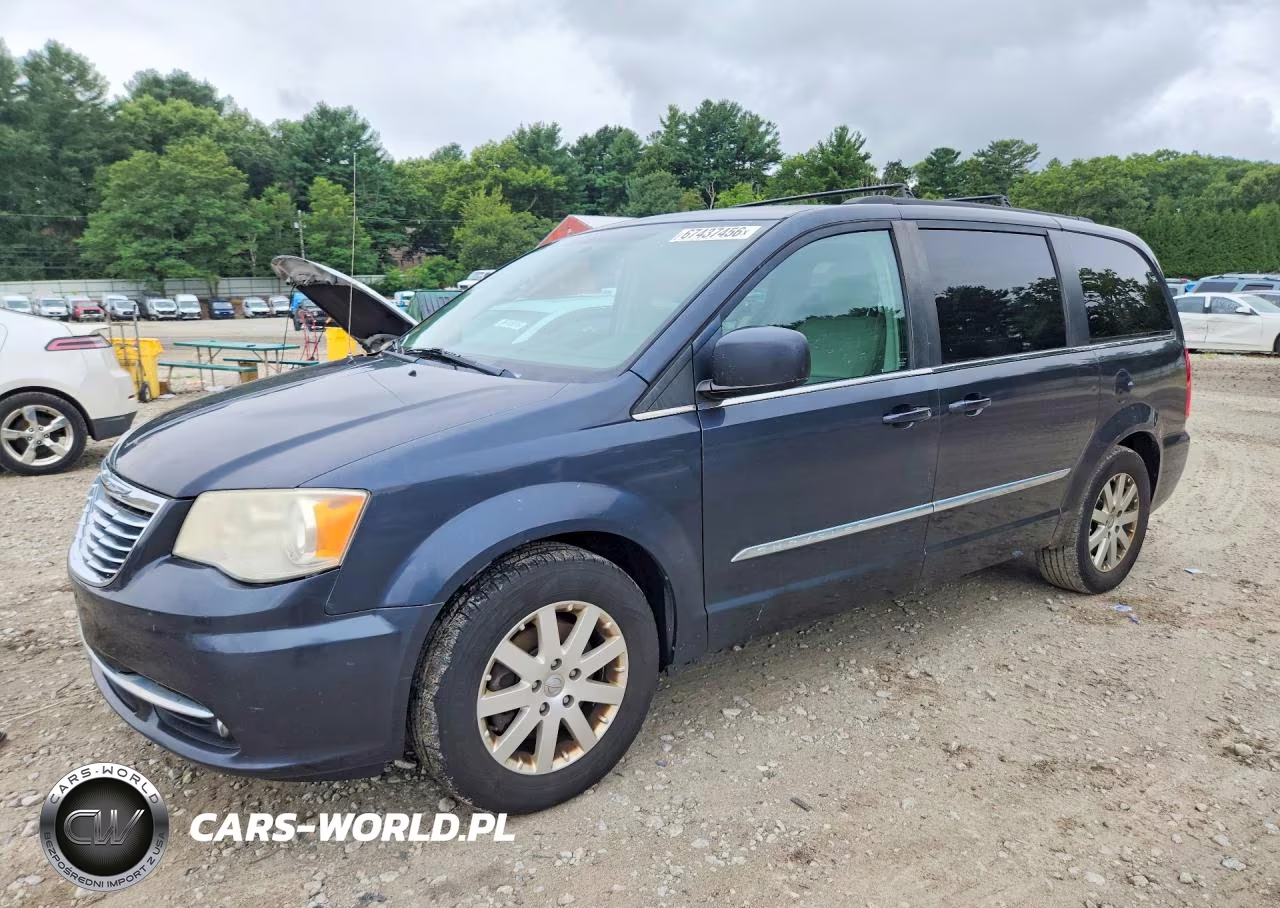 2013 Chrysler Town & Country Touring – zdjęcie 1 z 13