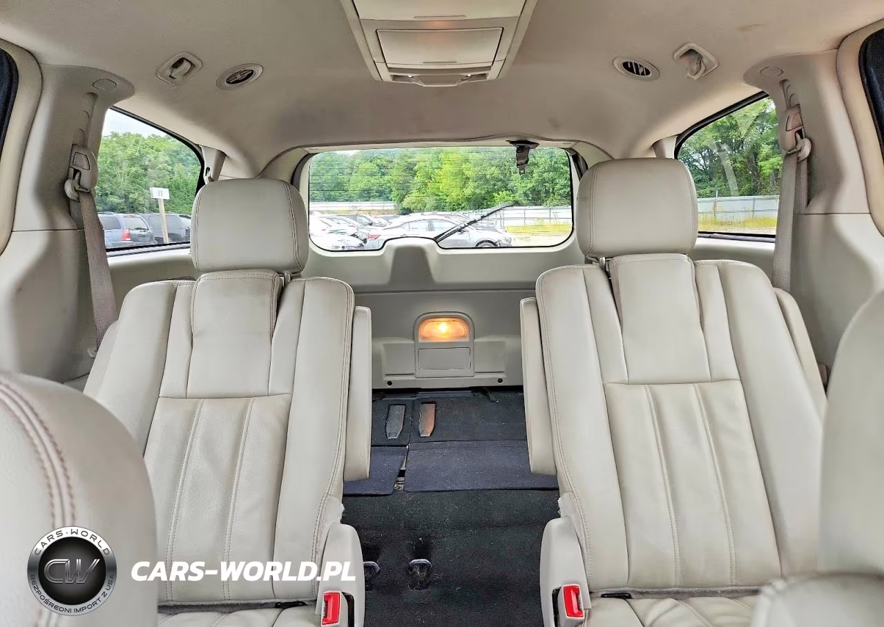 2013 Chrysler Town & Country Touring VIN:2C4RC1BG9DR711903 - 10