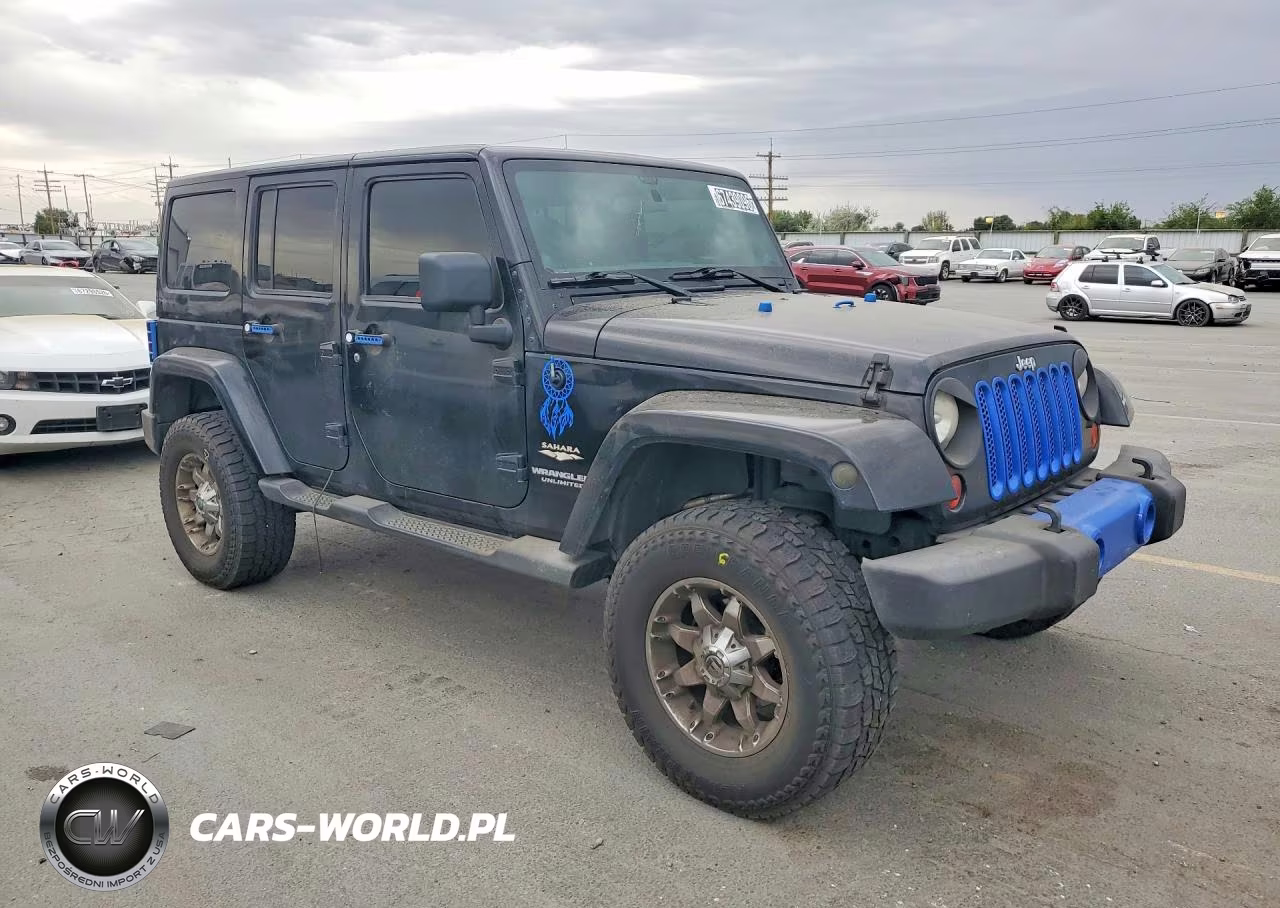 2012 Jeep Wrangler Unlimited Sahara VIN:1C4BJWEG3CL241276 - 4