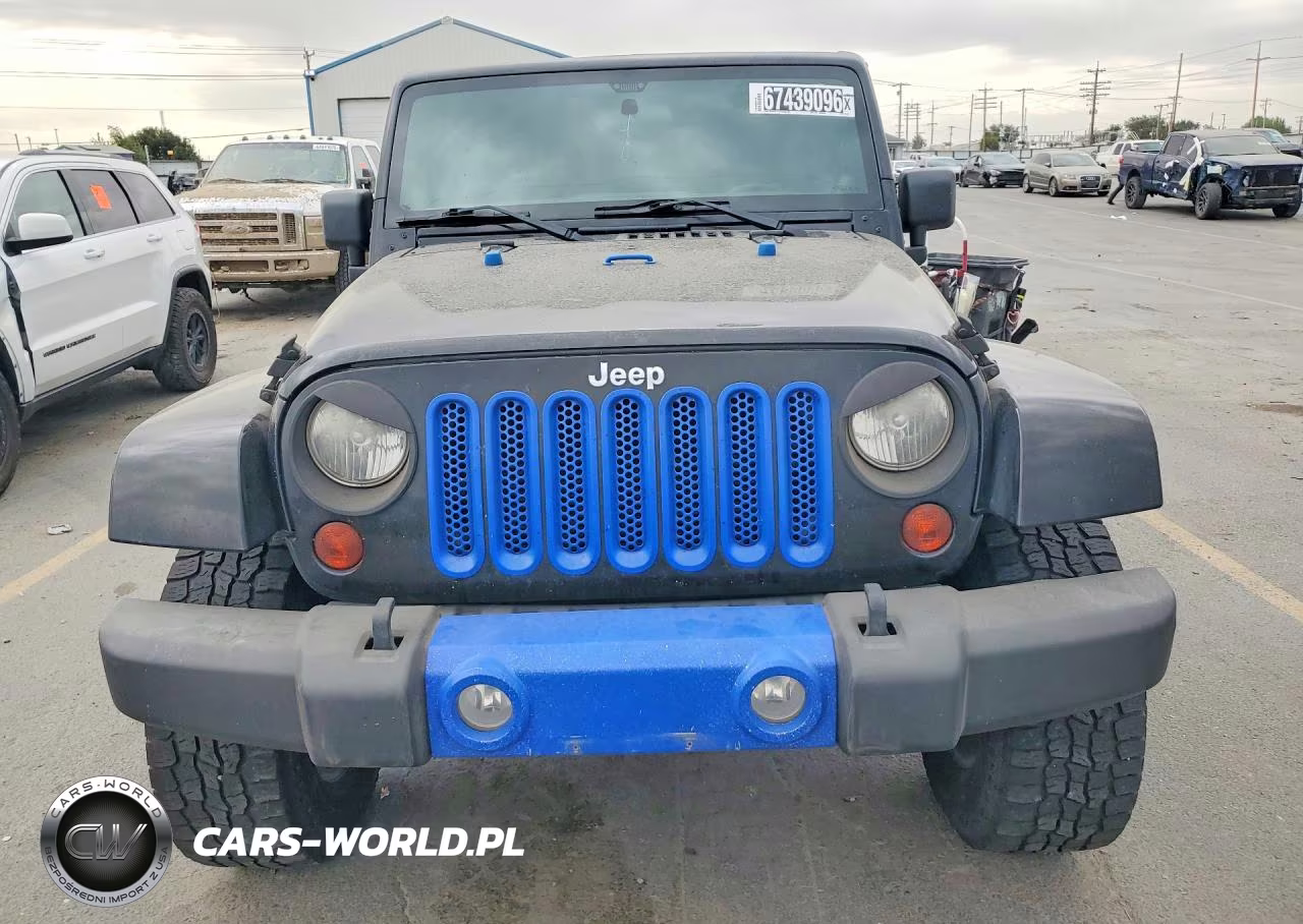 2012 Jeep Wrangler Unlimited Sahara VIN:1C4BJWEG3CL241276 - 5