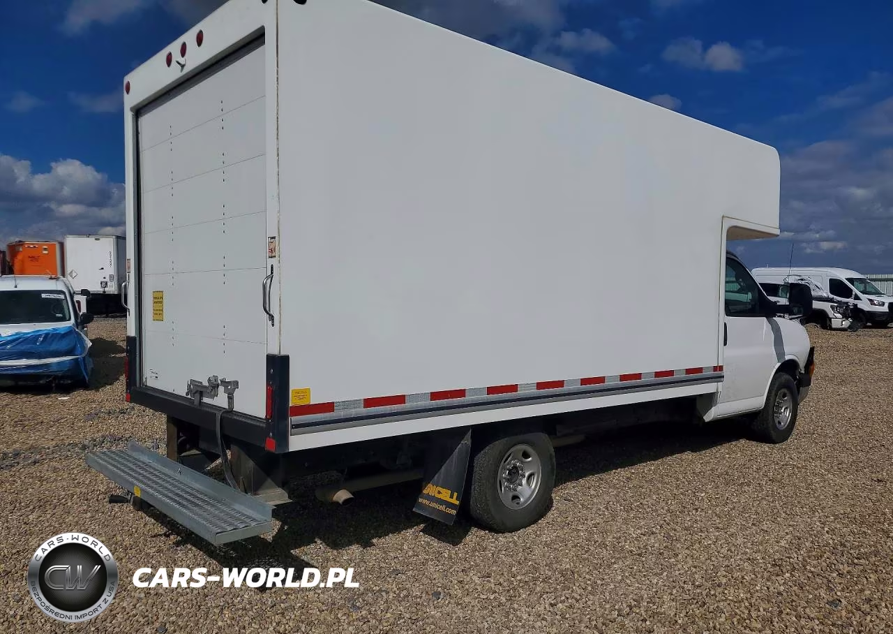 2022 GMC Savana Cutaway G3500 Box Truck VIN:1GD07SF76N1172221 - 3