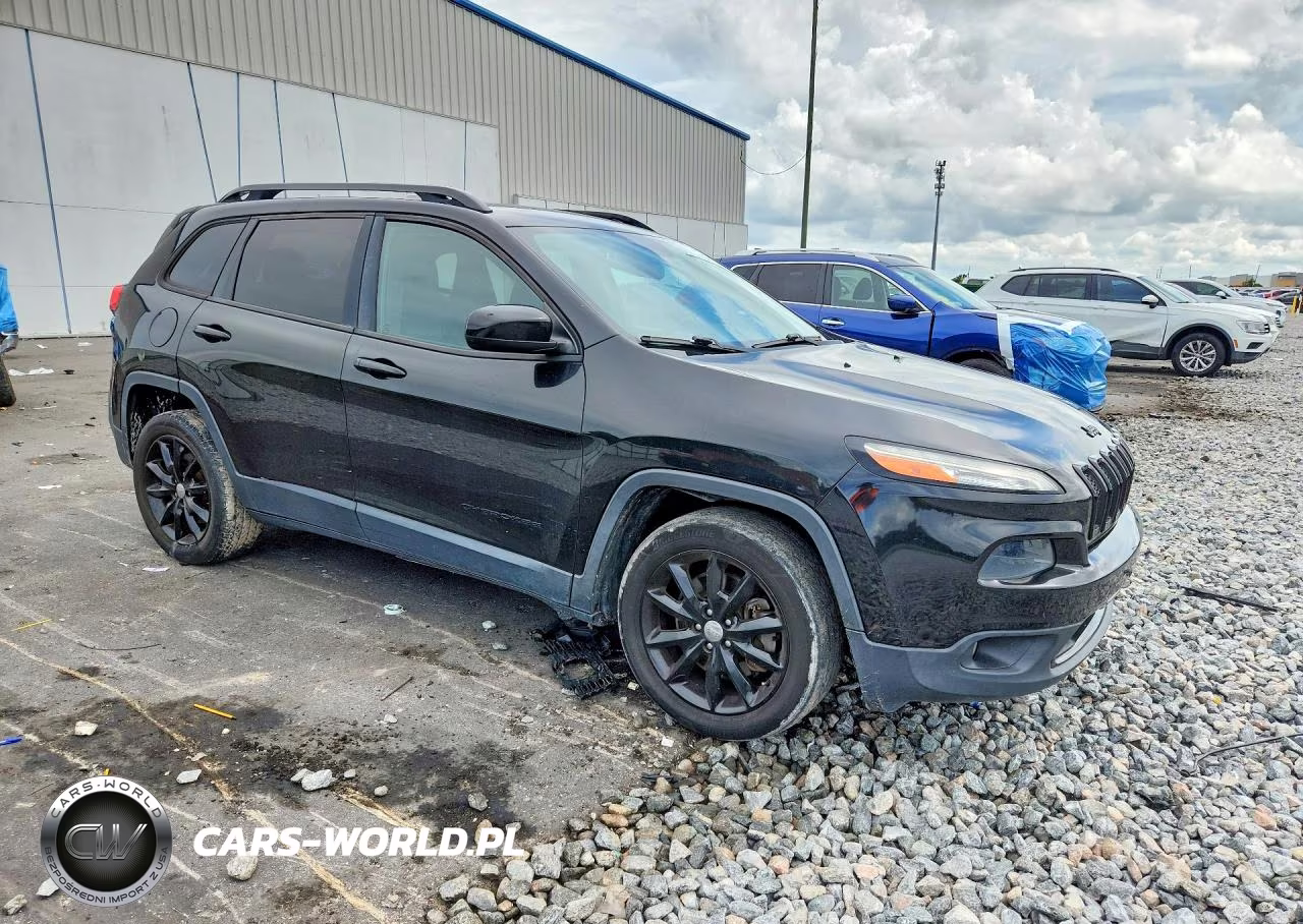 2014 Jeep Cherokee Latitude VIN:1C4PJLCS3EW314045 - 4