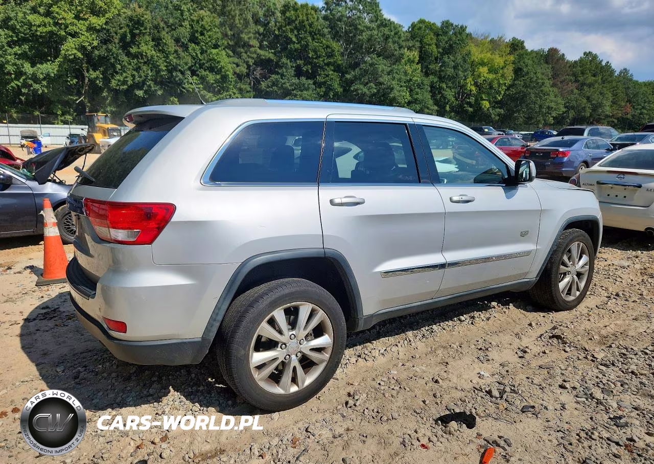 2011 Jeep Grand Cherokee Laredo VIN:1J4RR4GG9BC681214 - 3
