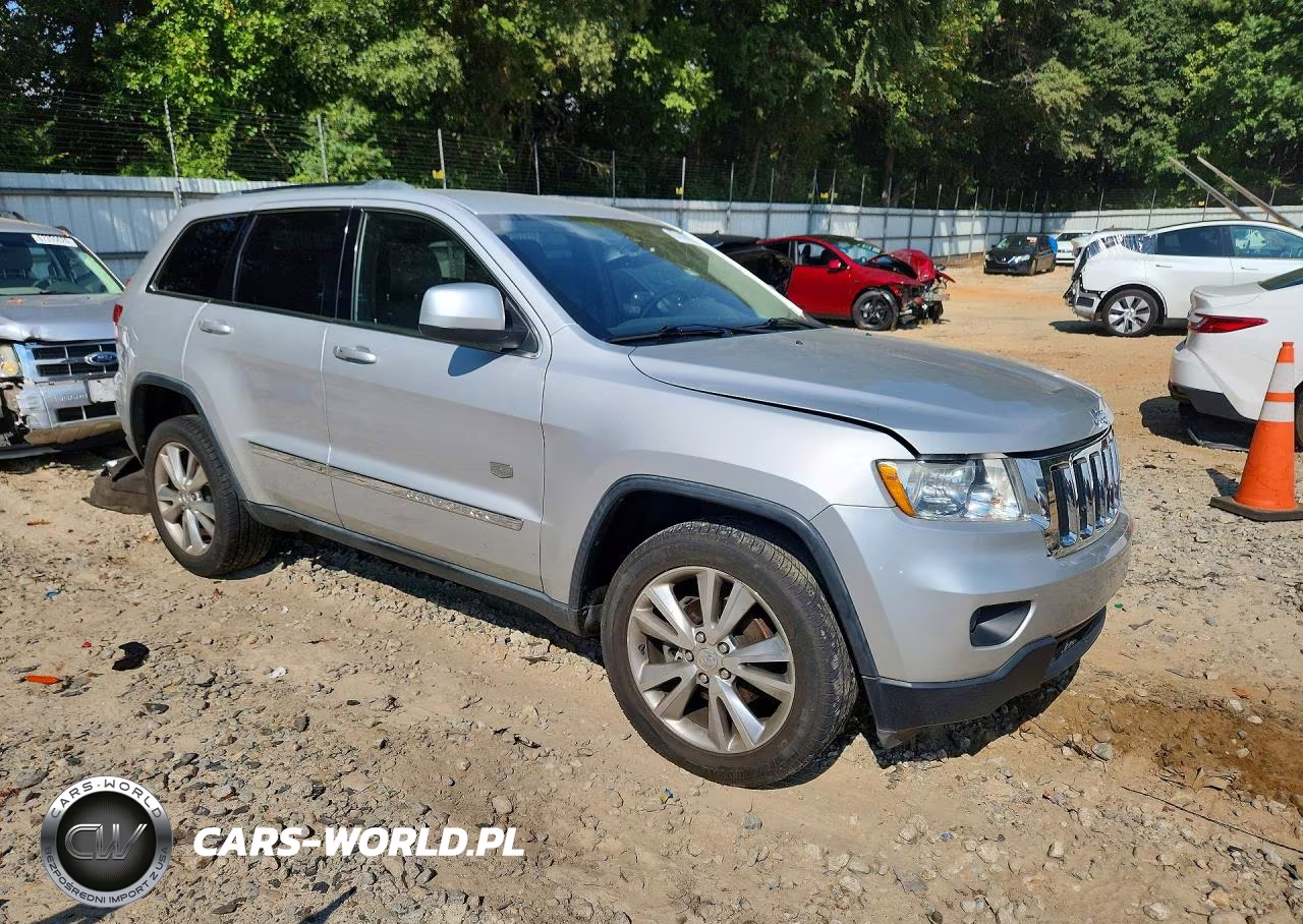 2011 Jeep Grand Cherokee Laredo VIN:1J4RR4GG9BC681214 - 4