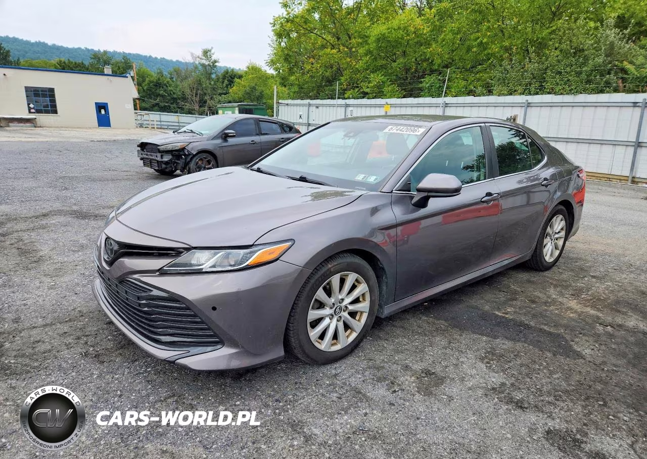 2018 Toyota Camry Le – zdjęcie 1 z 12