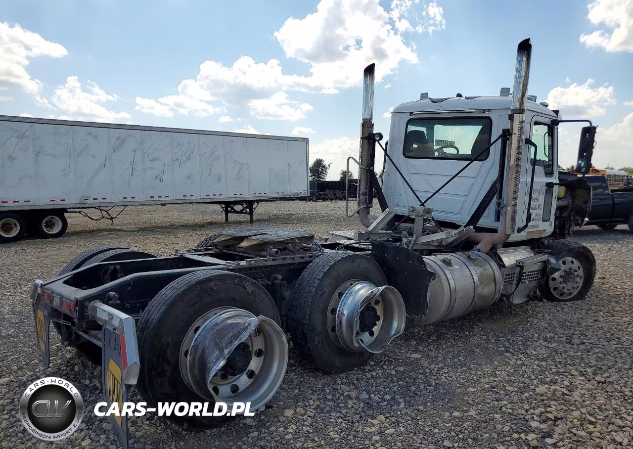 2019 Mack Pinnacle Semi Truck VIN:1M1PN4GY4KM002025 - 3