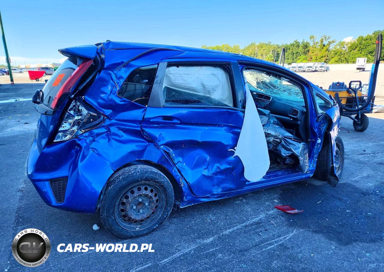 2015 Honda Fit Lx VIN:3HGGK5H50FM748308 - 3