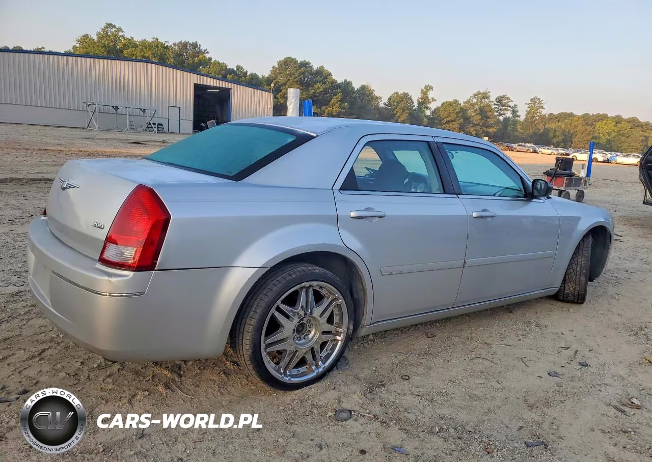 2005 Chrysler 300 VIN:2C3AA43R55H568142 - 3
