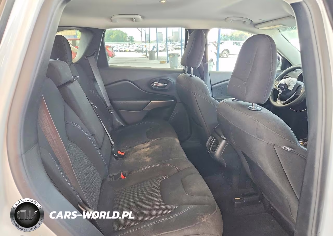 2021 Jeep Cherokee Latitude VIN:1C4PJLCB7MD134447 - 10