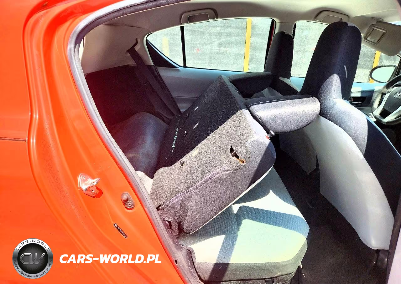 2014 Toyota Prius C One VIN:JTDKDTB34E1071564 - 10