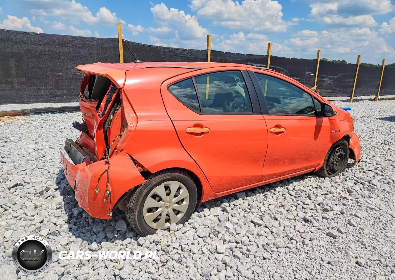 2014 Toyota Prius C One VIN:JTDKDTB34E1071564 - 3