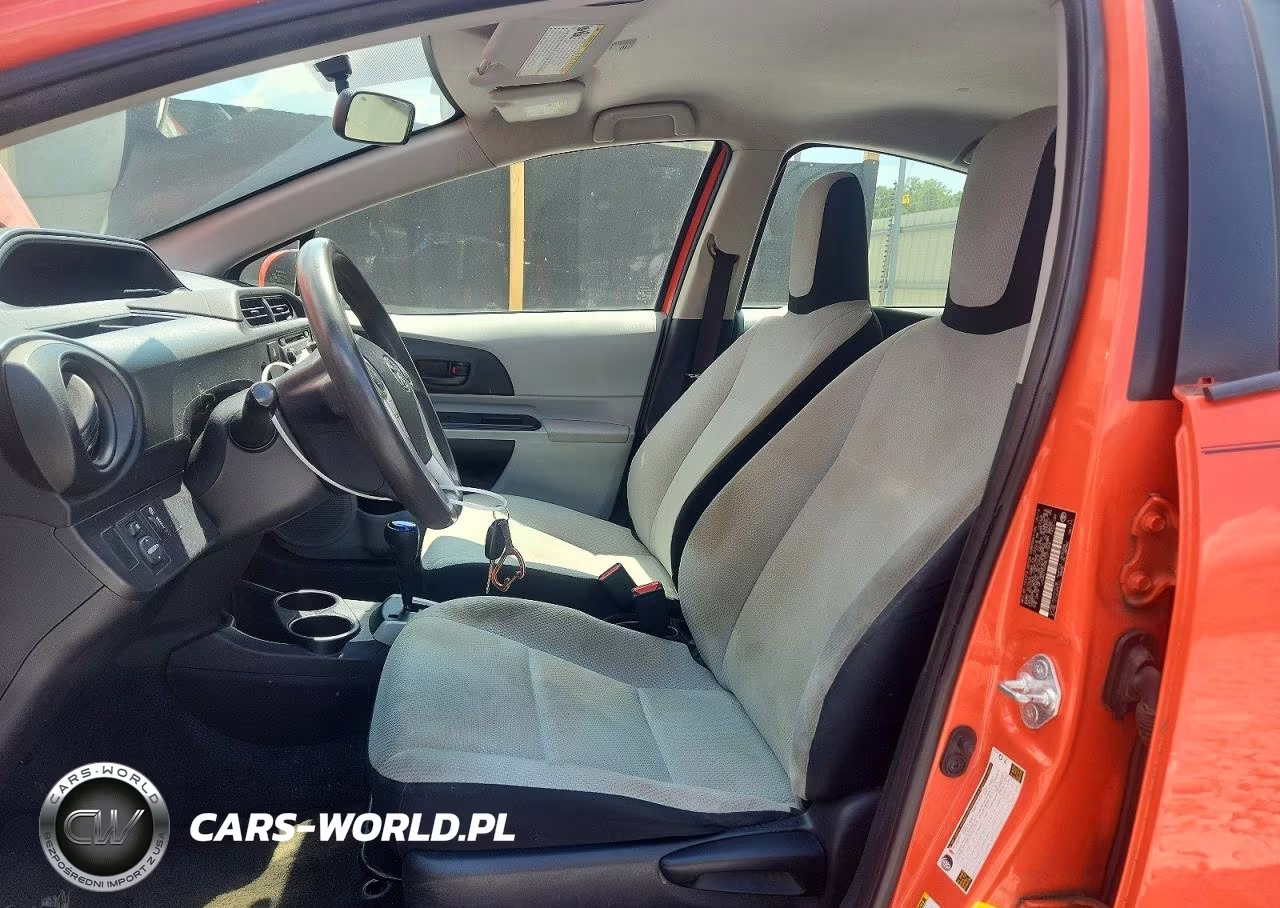 2014 Toyota Prius C One VIN:JTDKDTB34E1071564 - 7