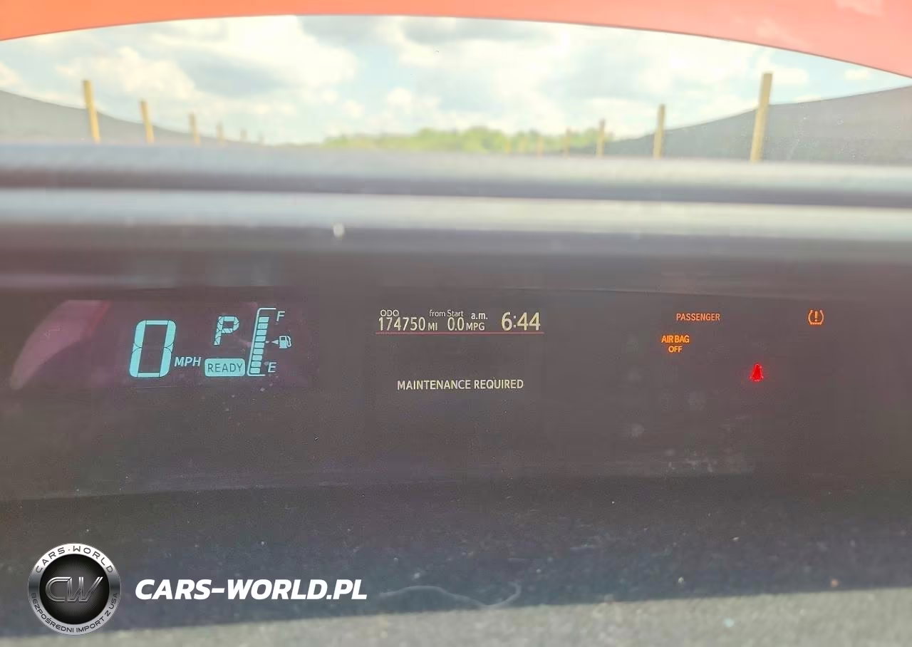 2014 Toyota Prius C One VIN:JTDKDTB34E1071564 - 9