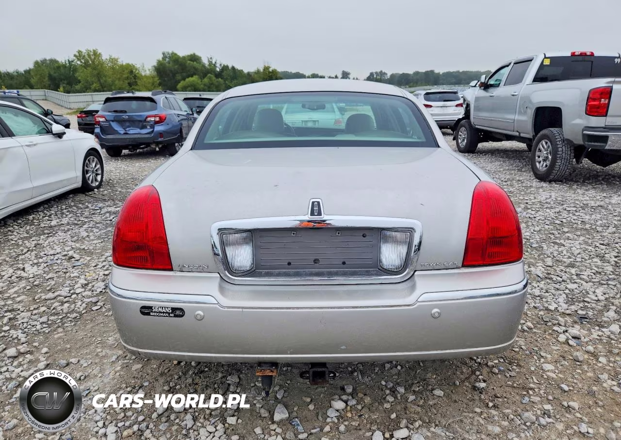 2005 Lincoln Town Car Signature Limited VIN:1LNHM82W55Y647053 - 6