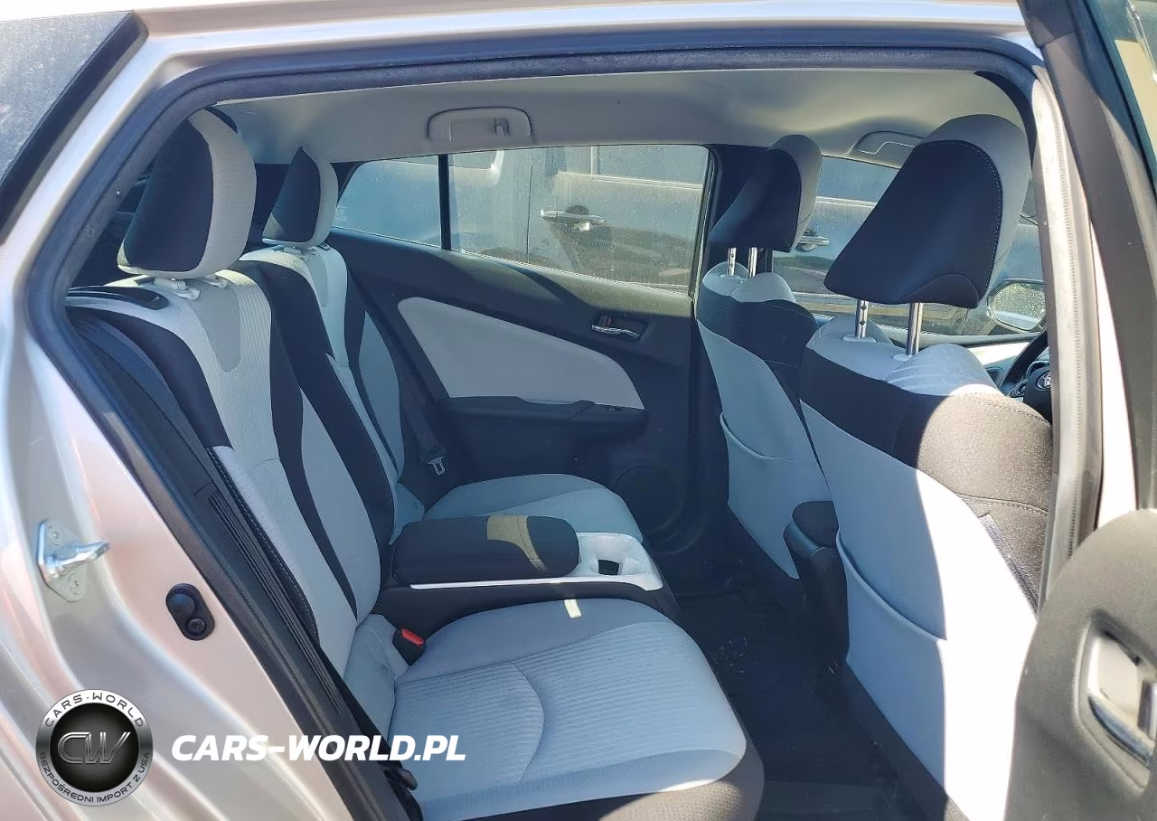 2018 Toyota Prius Prime Plus VIN:JTDKARFP6J3097767 - 10