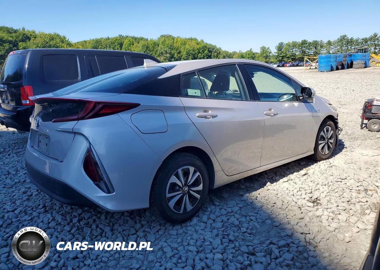 2018 Toyota Prius Prime Plus VIN:JTDKARFP6J3097767 - 3