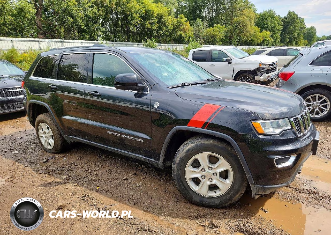 2017 Jeep Grand Cherokee Laredo VIN:1C4RJFAG0HC837103 - 4
