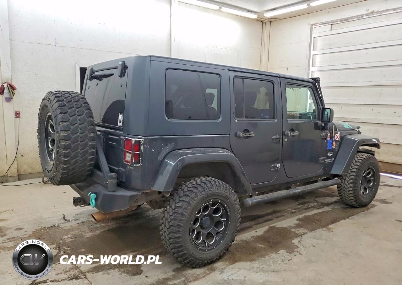 2010 Jeep Wrangler Unlimited Sahara VIN:1J4BA5H13AL143860 - 3