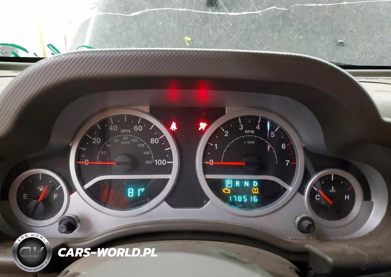 2010 Jeep Wrangler Unlimited Sahara VIN:1J4BA5H13AL143860 - 9