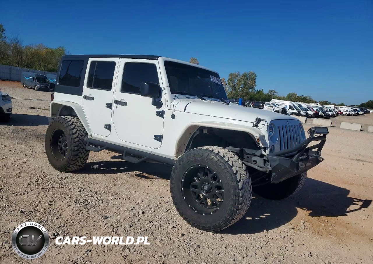 2015 Jeep Wrangler Unlimited Sport VIN:1C4BJWDG0FL666170 - 4