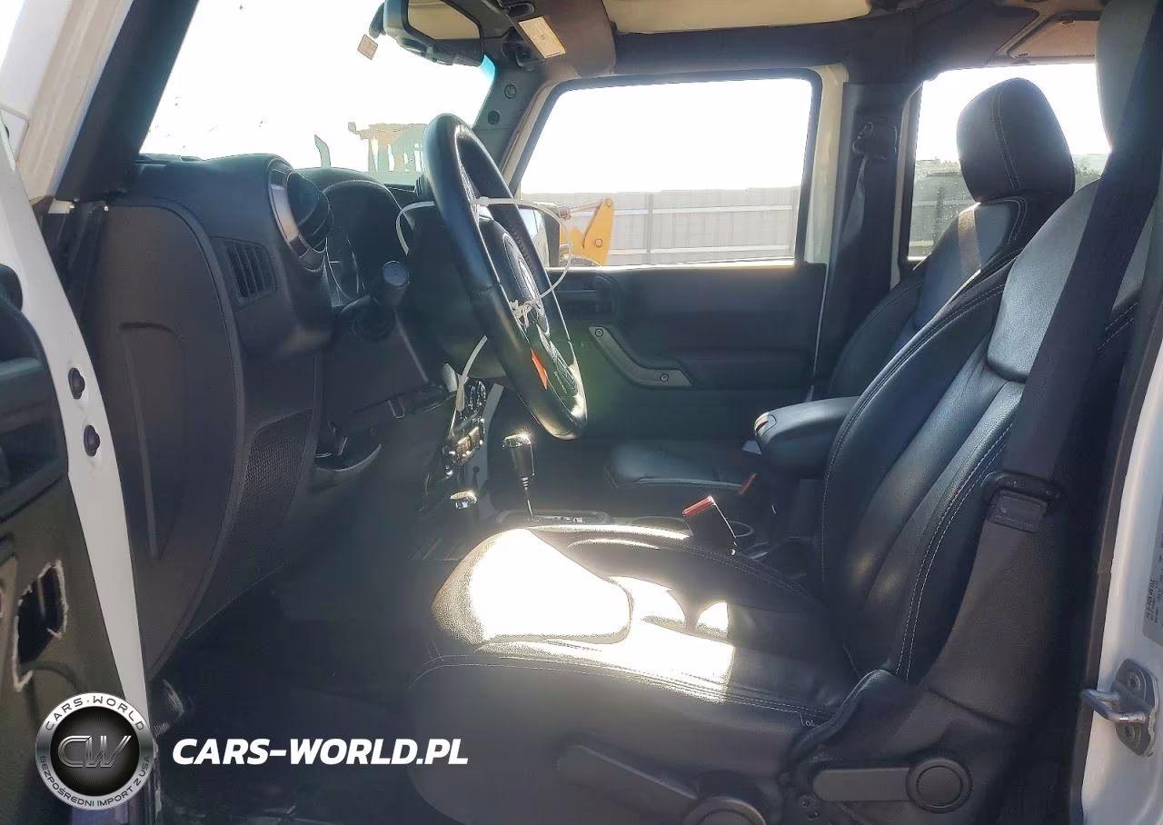 2015 Jeep Wrangler Unlimited Sport VIN:1C4BJWDG0FL666170 - 7