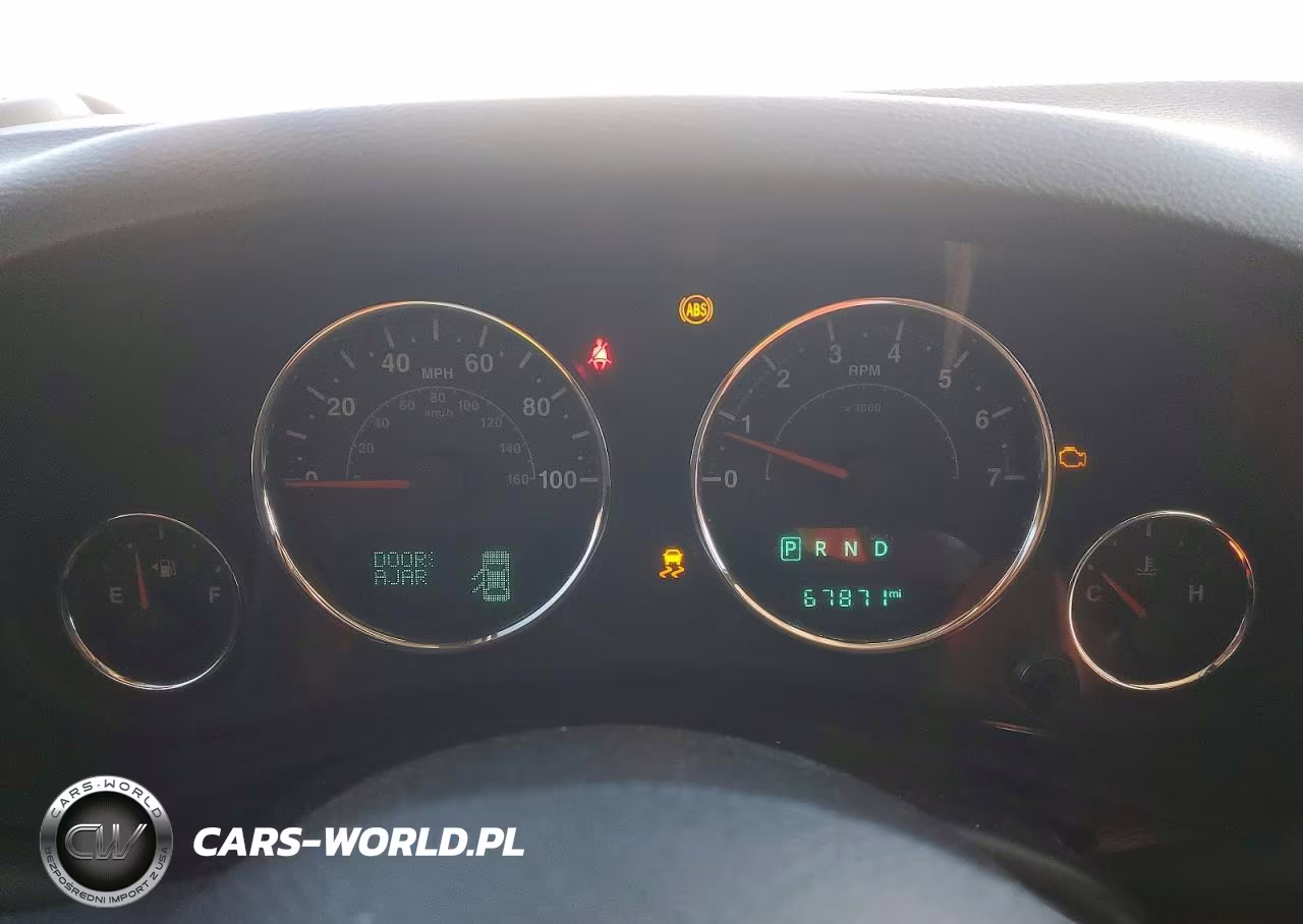 2015 Jeep Wrangler Unlimited Sport VIN:1C4BJWDG0FL666170 - 9