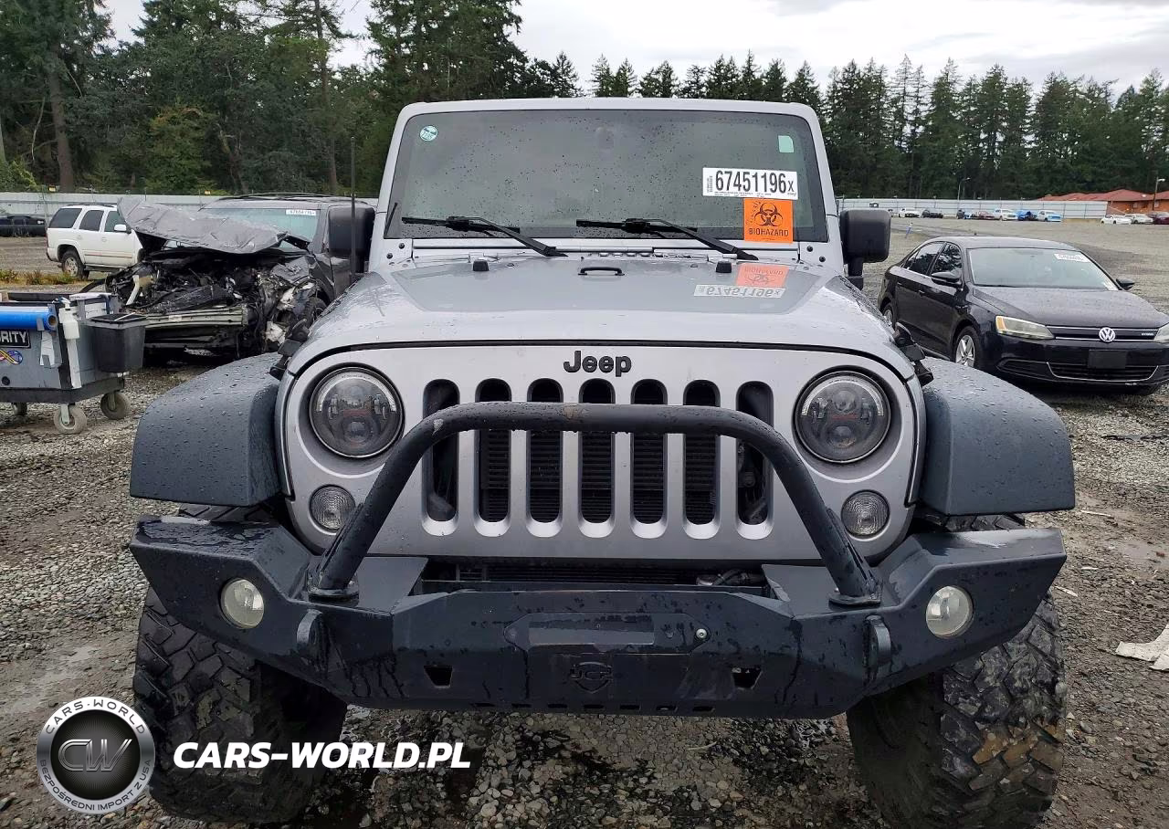 2014 Jeep Wrangler Unlimited Sport VIN:1C4BJWDG0EL318741 - 5