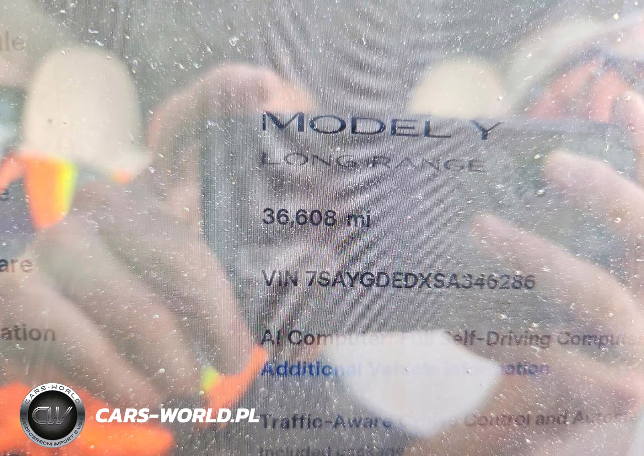 2025 Tesla Model Y VIN:7SAYGDEDXSA346286 - 9