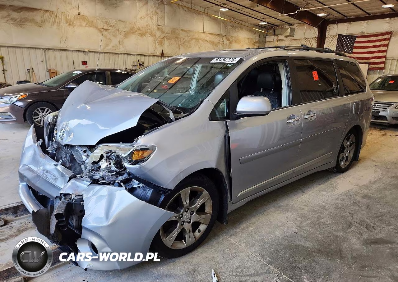 2013 Toyota Sienna Sport