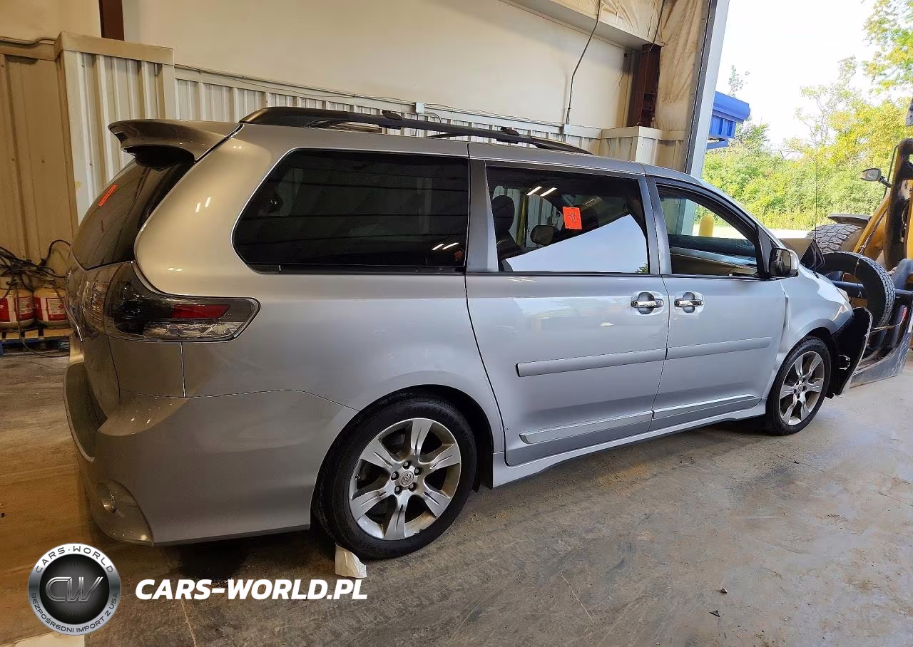 2013 Toyota Sienna Sport VIN:5TDXK3DC1DS290072 - 3