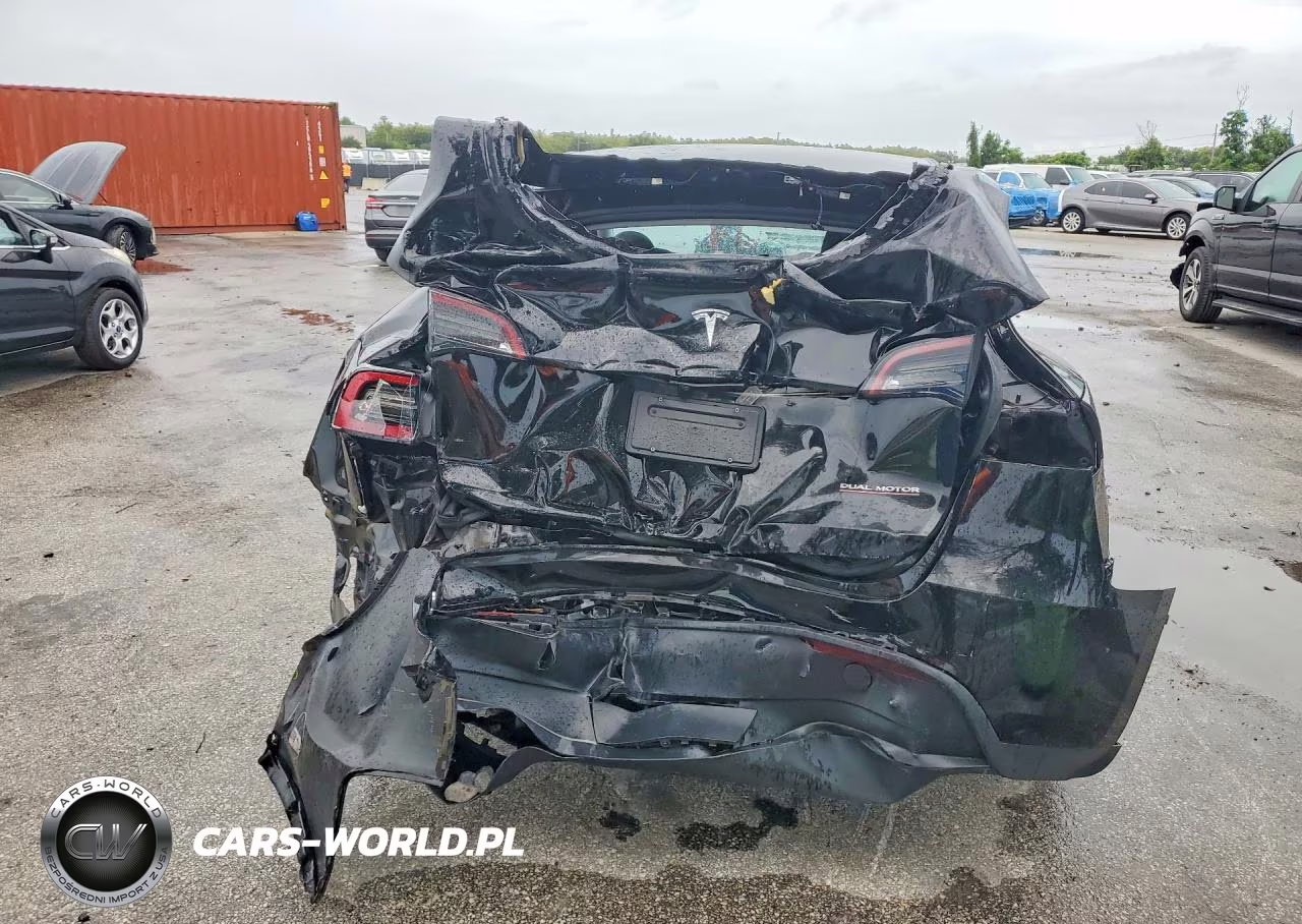 2023 Tesla Model Y VIN:7SAYGDEF5PF879254 - 6