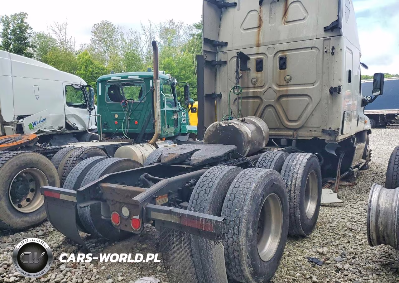 2016 Freightliner Cascadia 125 Semi Truck VIN:3AKJGLBG4GSHB0373 - 3